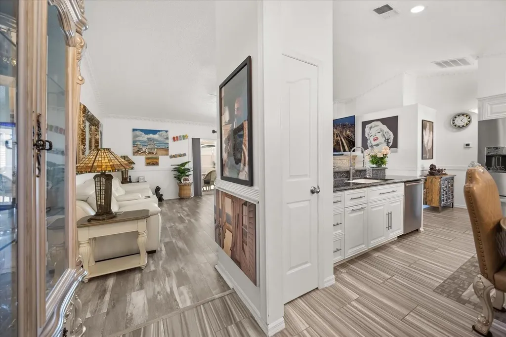 5501 Loma Vista Drive E Davenport FL 33896
