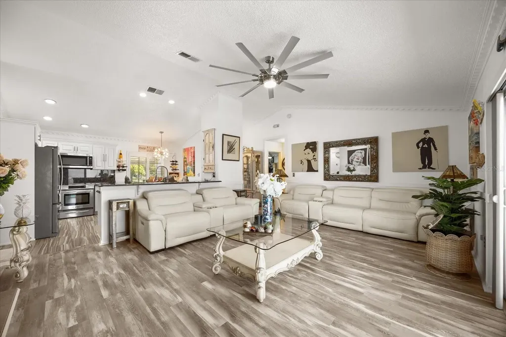 5501 Loma Vista Drive E Davenport FL 33896