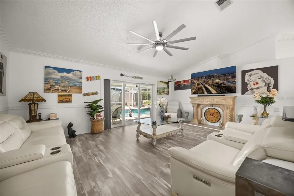 5501 Loma Vista Drive E Davenport FL 33896