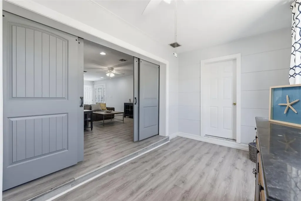 4339 50th Avenue S St Petersburg FL 33711