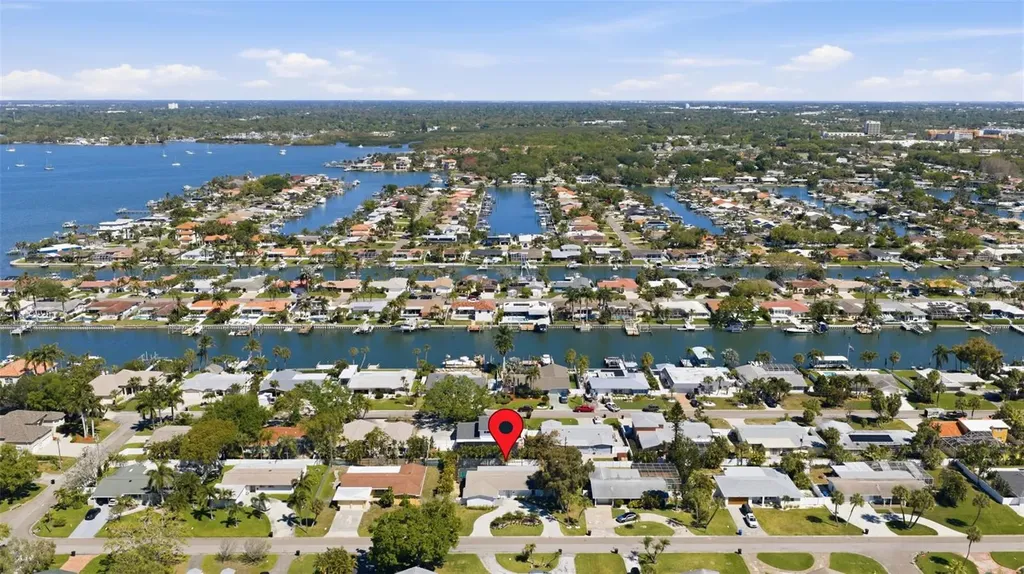 4339 50th Avenue S St Petersburg FL 33711