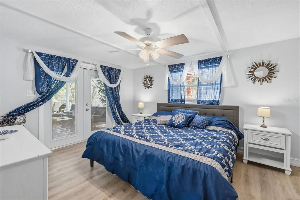 4339 50th Avenue S St Petersburg FL 33711