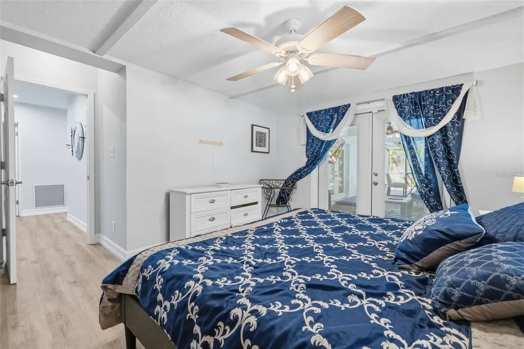 4339 50th Avenue S St Petersburg FL 33711