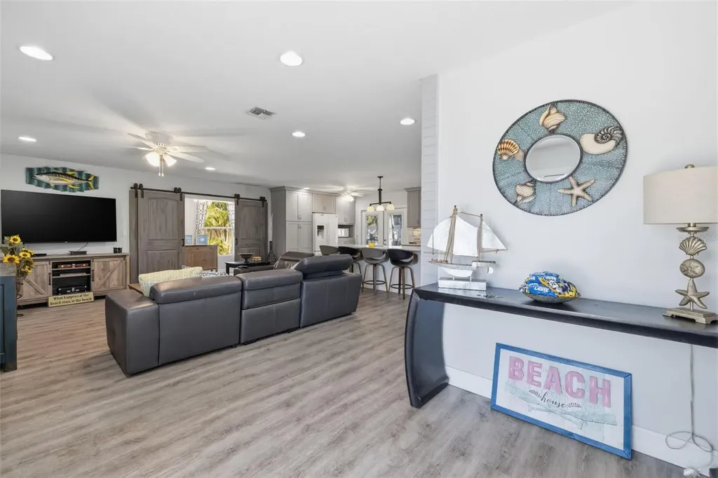 4339 50th Avenue S St Petersburg FL 33711