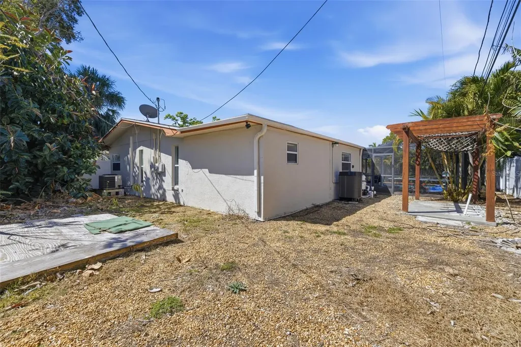 4339 50th Avenue S St Petersburg FL 33711