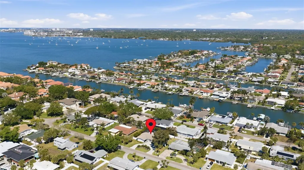 4339 50th Avenue S St Petersburg FL 33711