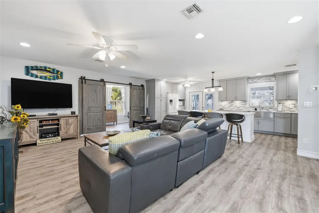 4339 50th Avenue S St Petersburg FL 33711