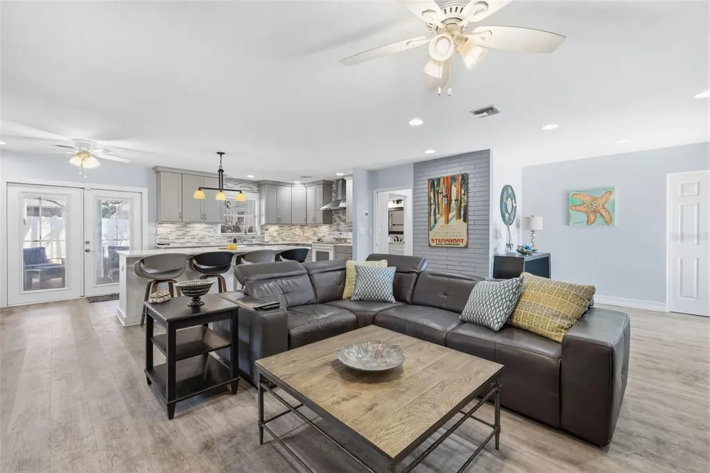 4339 50th Avenue S St Petersburg FL 33711