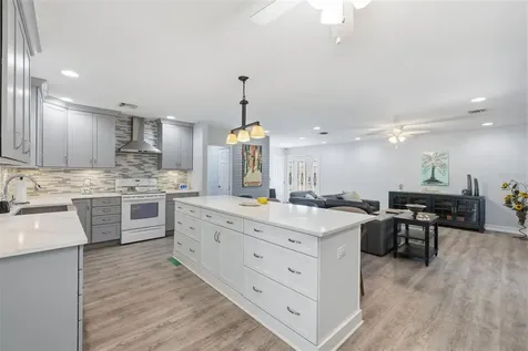 4339 50th Avenue S St Petersburg FL 33711