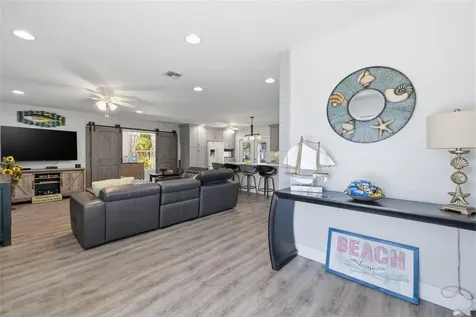 4339 50th Avenue S St Petersburg FL 33711