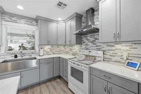 4339 50th Avenue S St Petersburg FL 33711