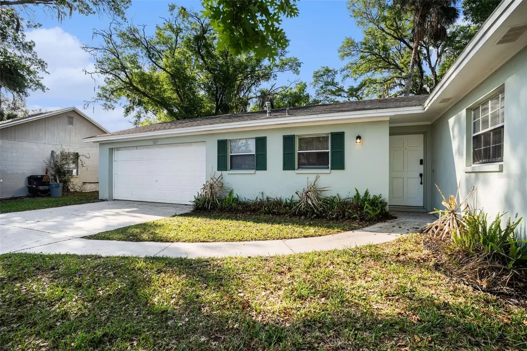 1027 Pinegrove Drive Brandon FL 33511