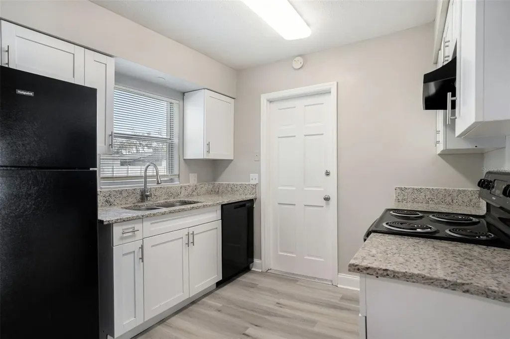 1027 Pinegrove Drive Brandon FL 33511