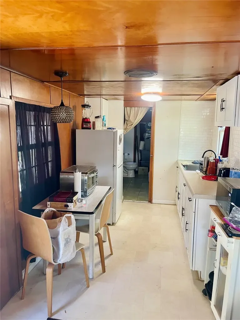5075 Central Avenue De Leon Springs FL 32130