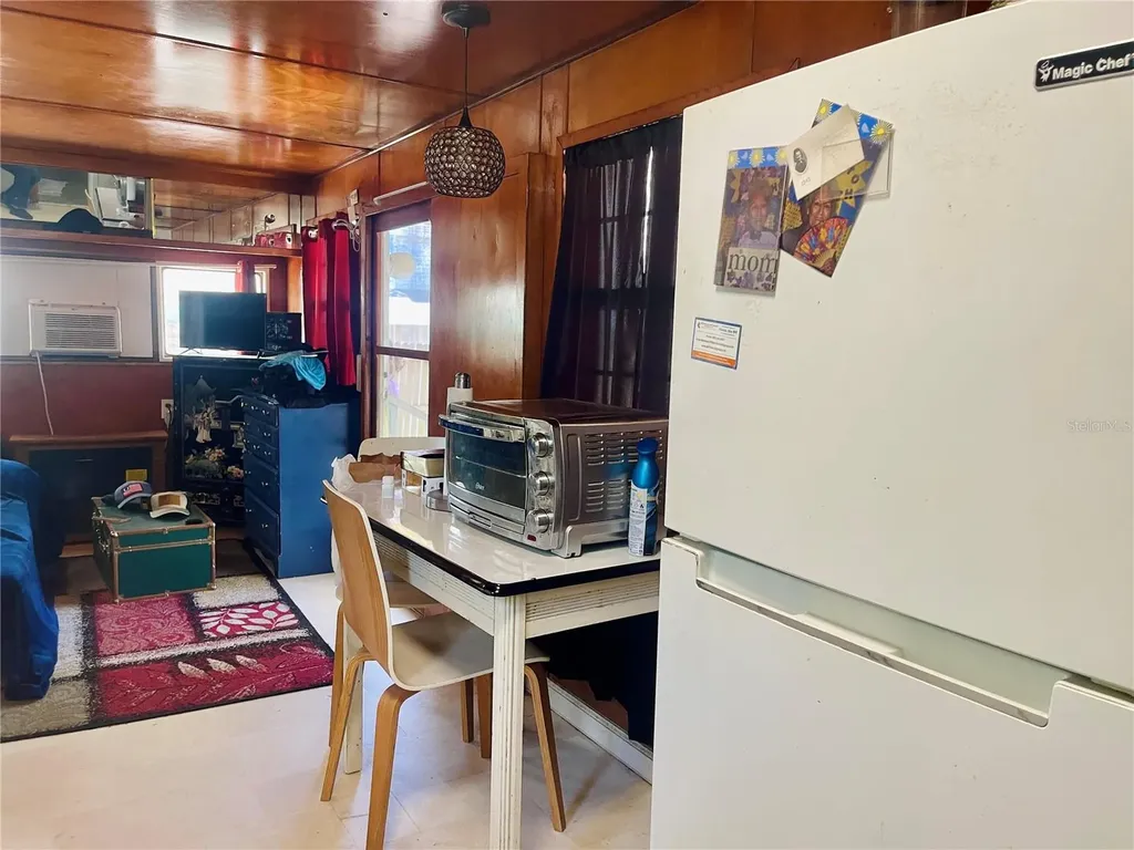 5075 Central Avenue De Leon Springs FL 32130