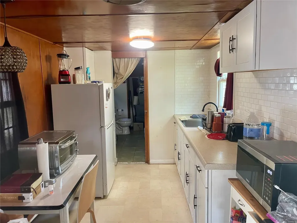 5075 Central Avenue De Leon Springs FL 32130