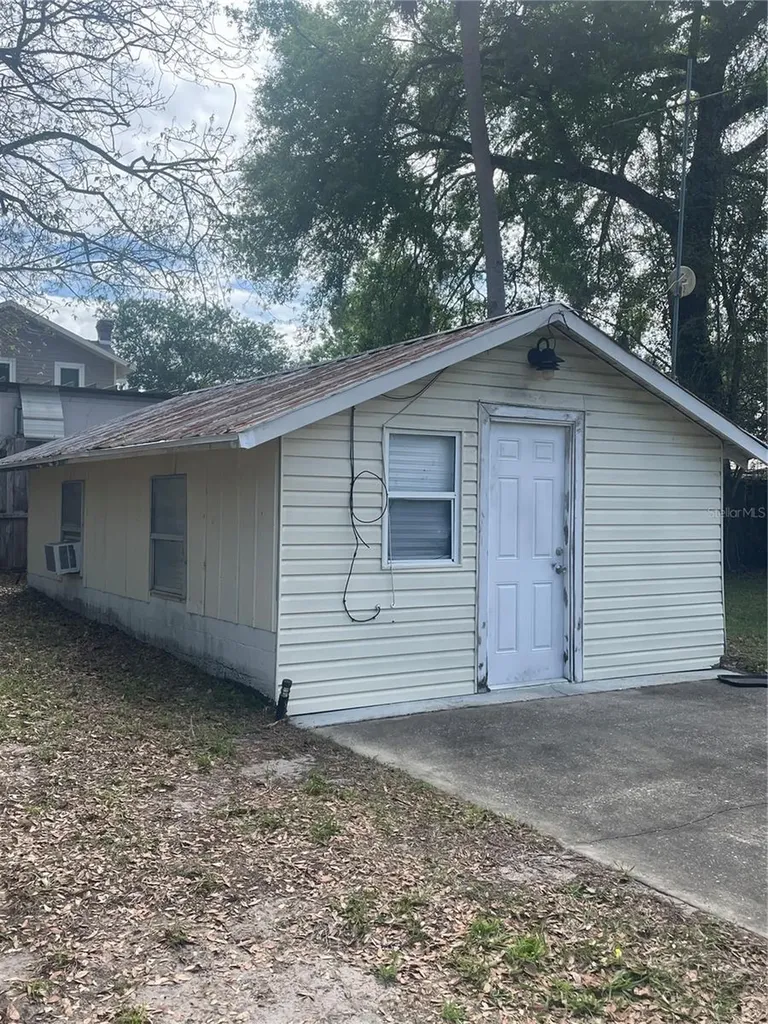 5075 Central Avenue De Leon Springs FL 32130