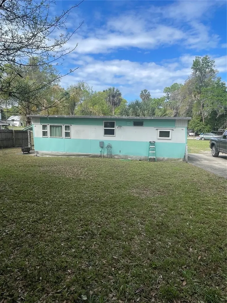 5075 Central Avenue De Leon Springs FL 32130