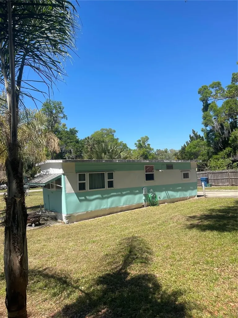 5075 Central Avenue De Leon Springs FL 32130