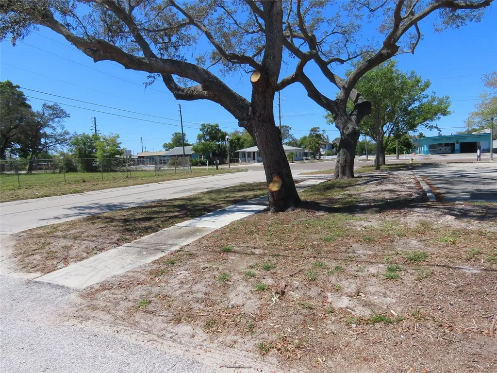 4841 Emerson Avenue S St Petersburg FL 33711