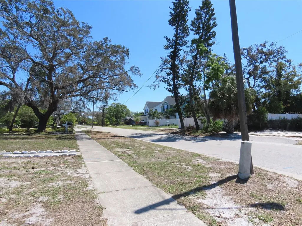 4841 Emerson Avenue S St Petersburg FL 33711