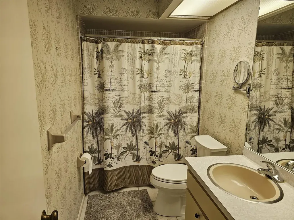 225 Hourglass Way Sarasota FL 34242