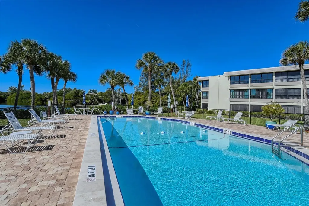 225 Hourglass Way Sarasota FL 34242