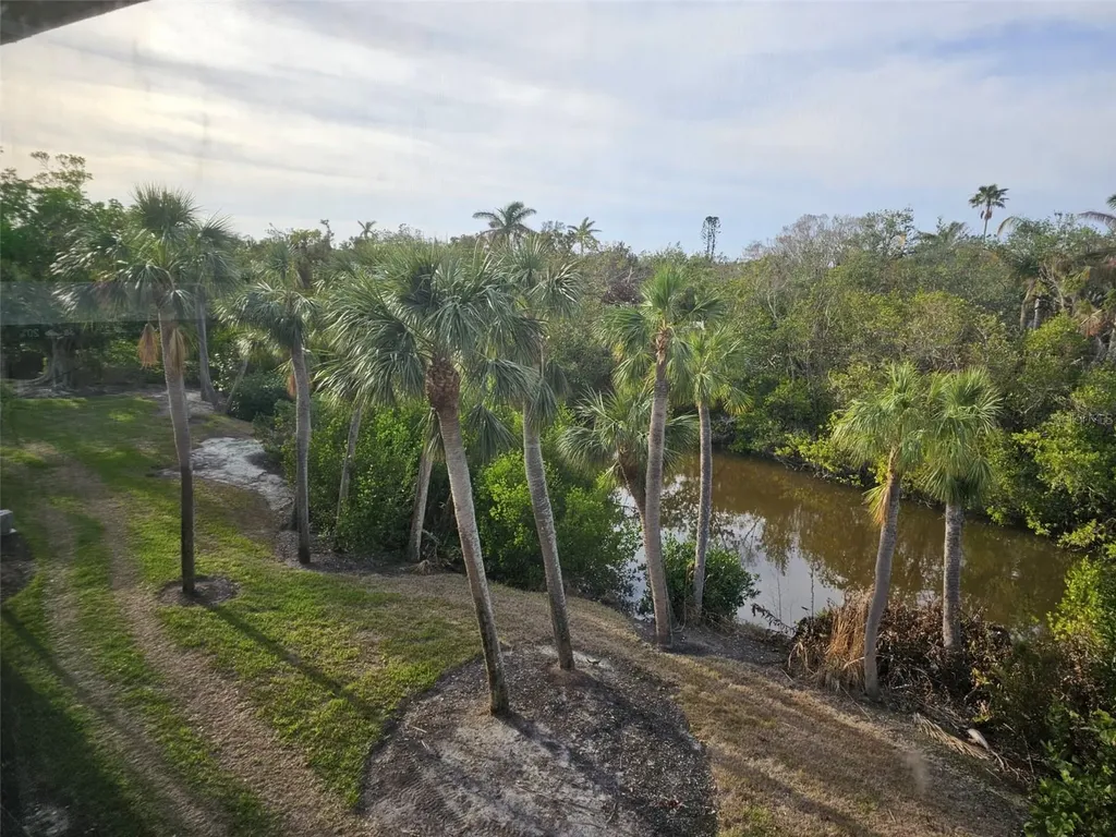 225 Hourglass Way Sarasota FL 34242