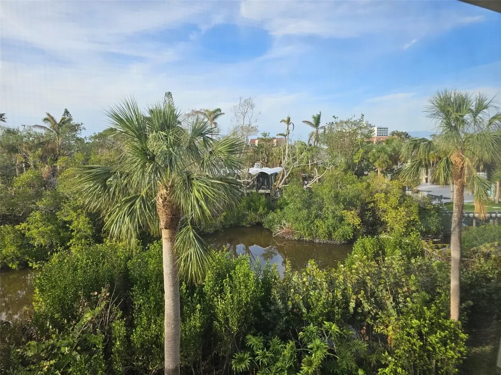 225 Hourglass Way Sarasota FL 34242