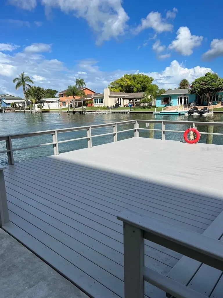4725 Cove Circle St Petersburg FL 33708