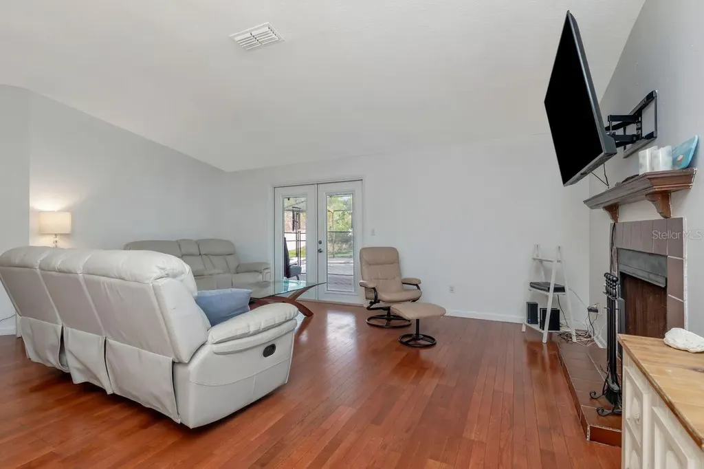 435 Lakeview Drive Oldsmar FL 34677