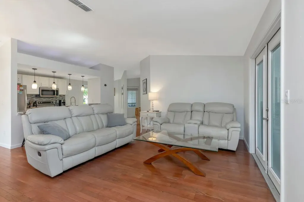 435 Lakeview Drive Oldsmar FL 34677