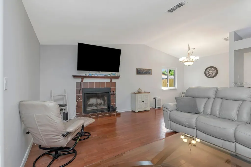 435 Lakeview Drive Oldsmar FL 34677