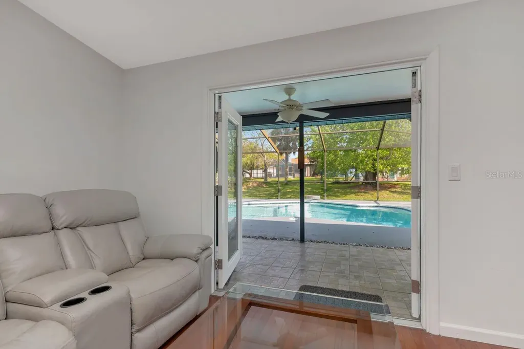 435 Lakeview Drive Oldsmar FL 34677