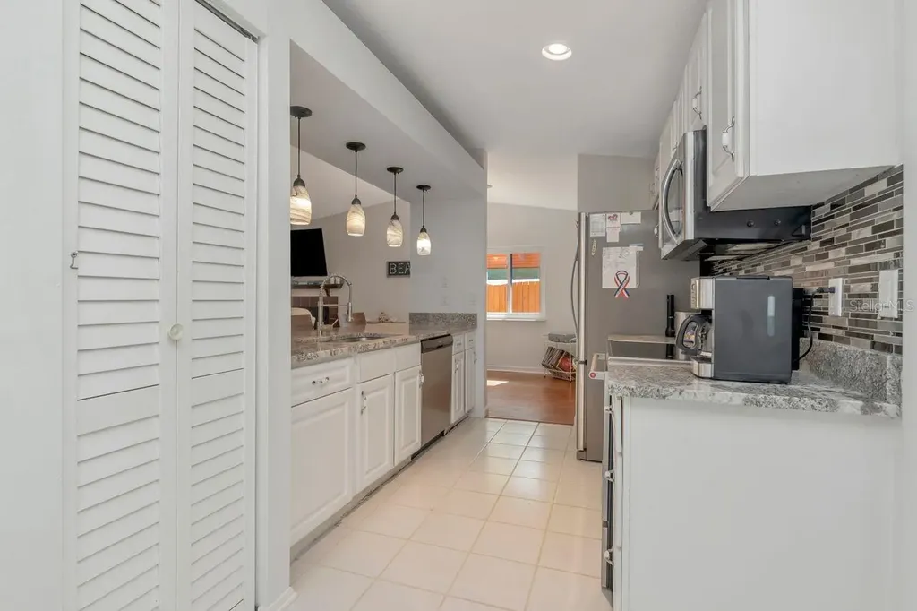 435 Lakeview Drive Oldsmar FL 34677