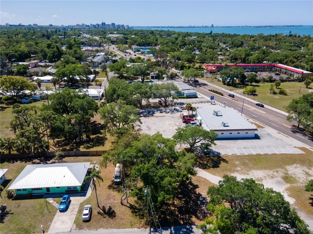 4500 N Tamiami Trail Sarasota FL 34234