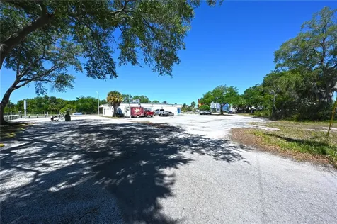 4500 N Tamiami Trail Sarasota FL 34234