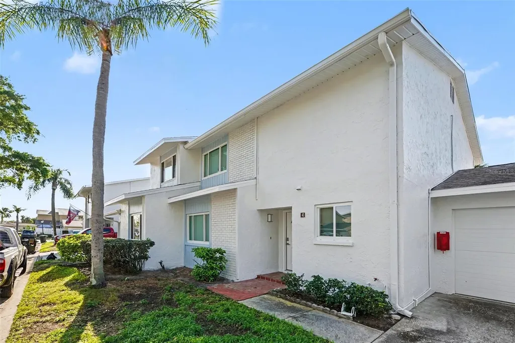 1640 Cape Hope Avenue NE St Petersburg FL 33702