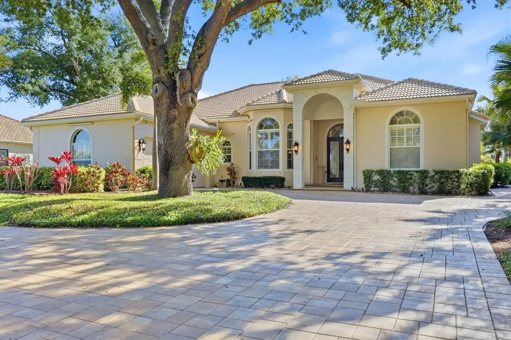 19 N Cayman Isles Boulevard Englewood FL 34223