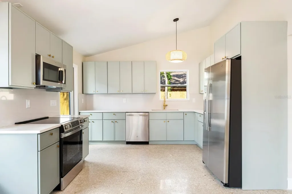 419 64th Avenue S St Petersburg FL 33705