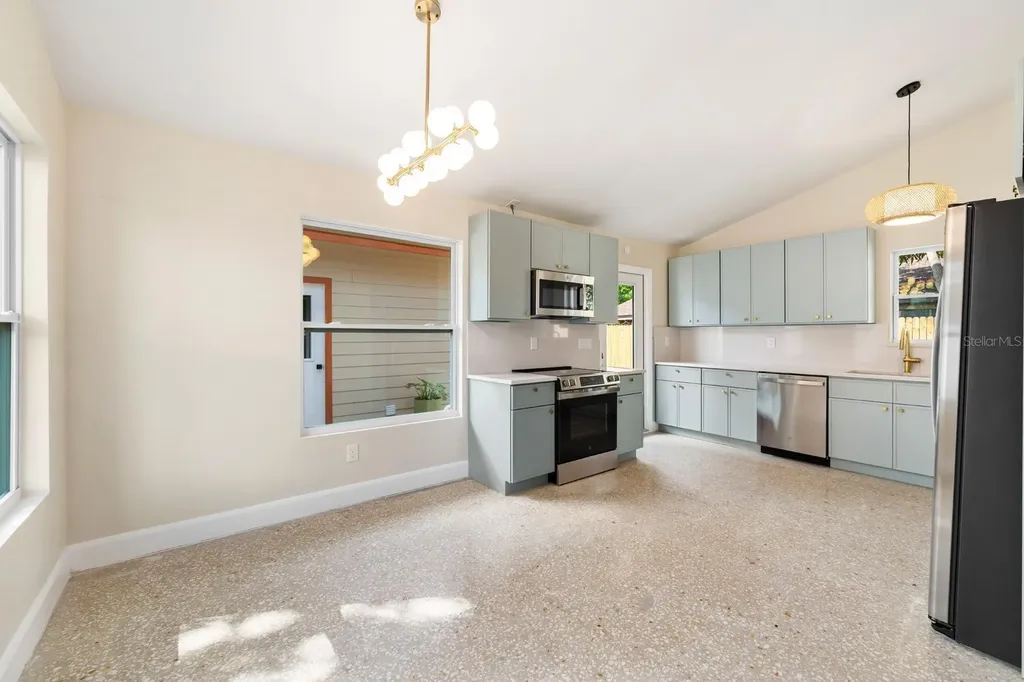 419 64th Avenue S St Petersburg FL 33705