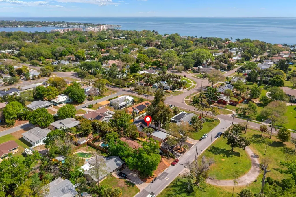 419 64th Avenue S St Petersburg FL 33705
