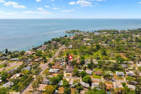 419 64th Avenue S St Petersburg FL 33705