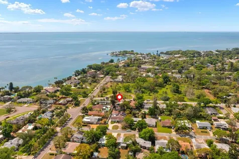 419 64th Avenue S St Petersburg FL 33705