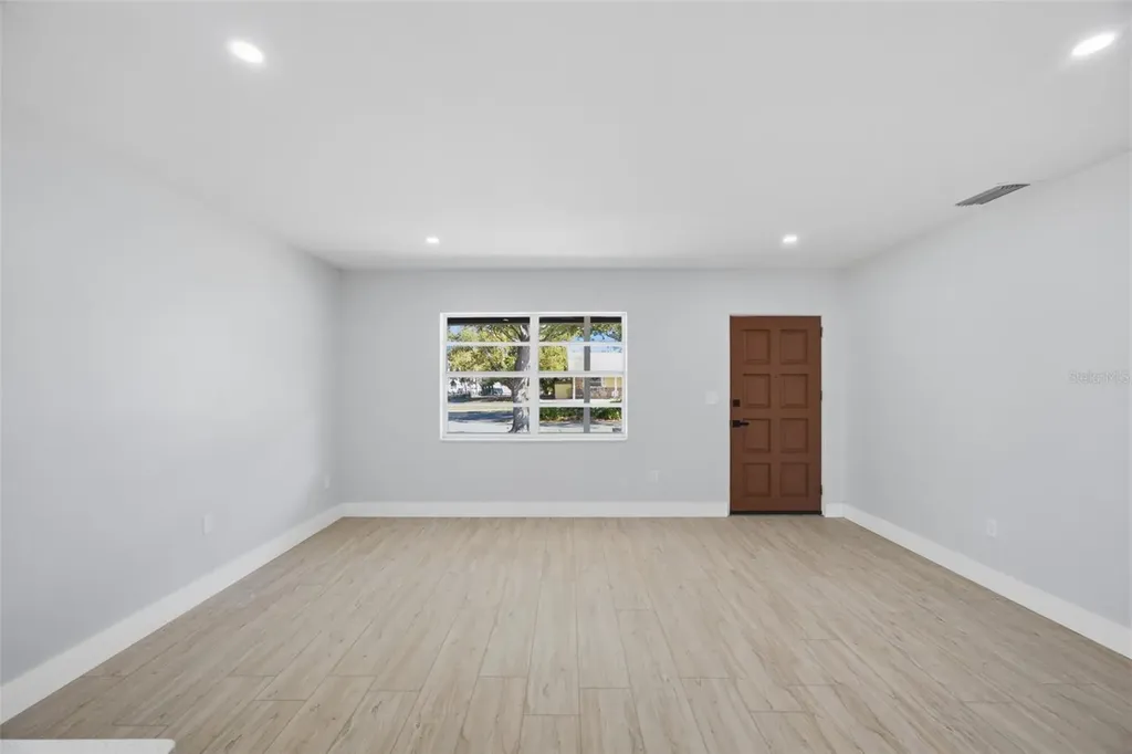 6052 Central Avenue New Port Richey FL 34653