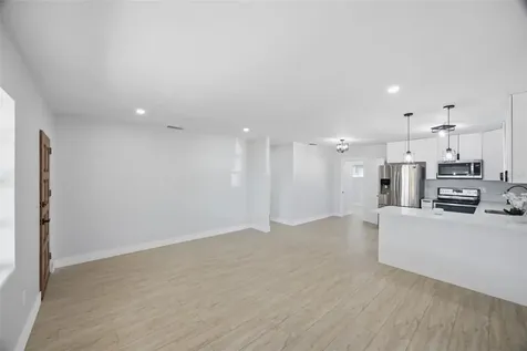 6052 Central Avenue New Port Richey FL 34653