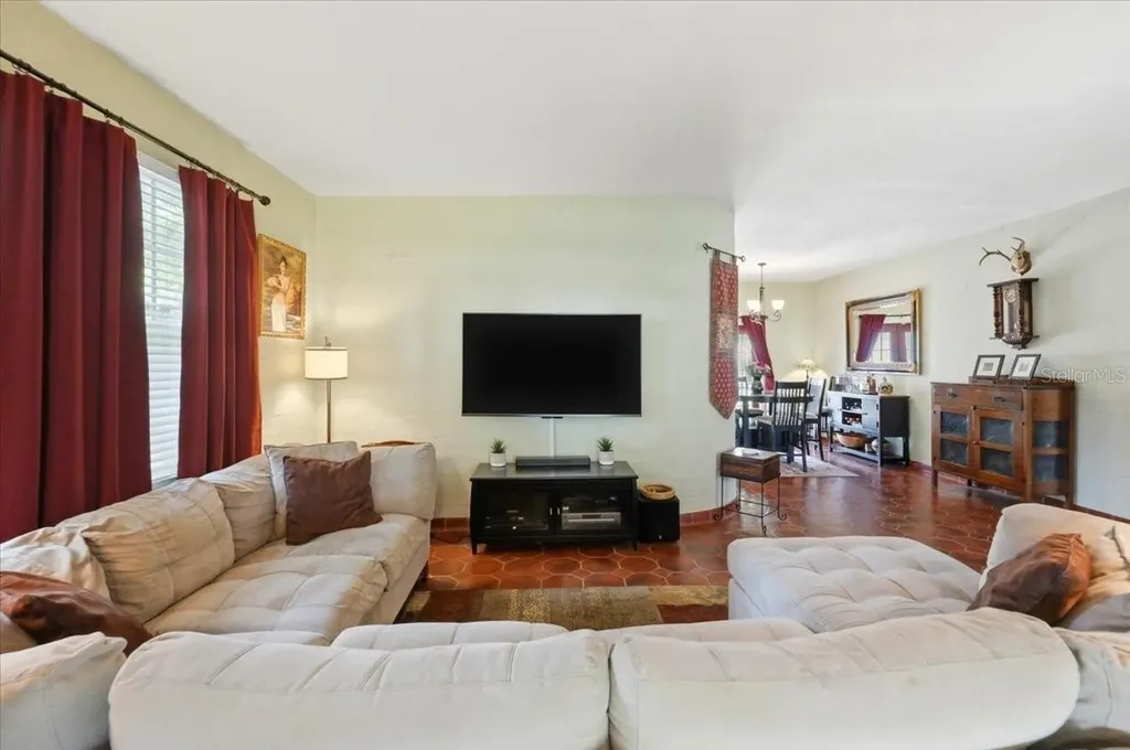 337 E Sessoms Avenue Lake Wales FL 33853