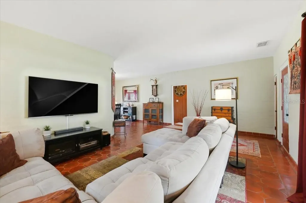 337 E Sessoms Avenue Lake Wales FL 33853