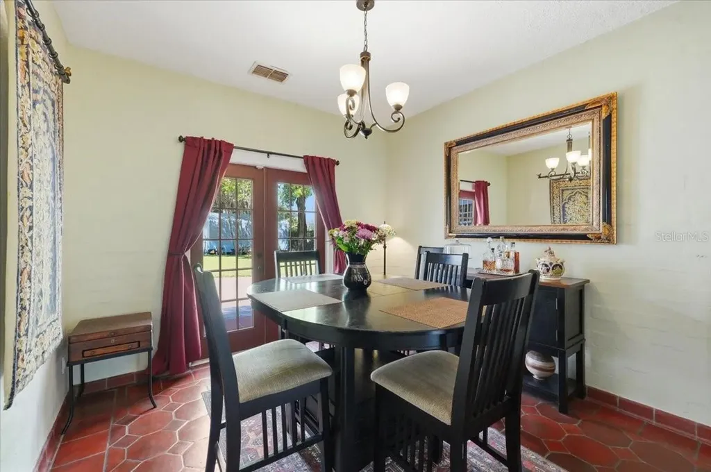 337 E Sessoms Avenue Lake Wales FL 33853