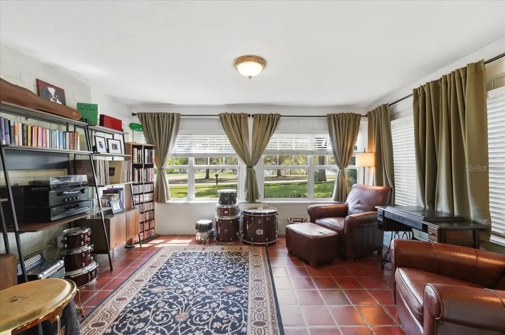 337 E Sessoms Avenue Lake Wales FL 33853